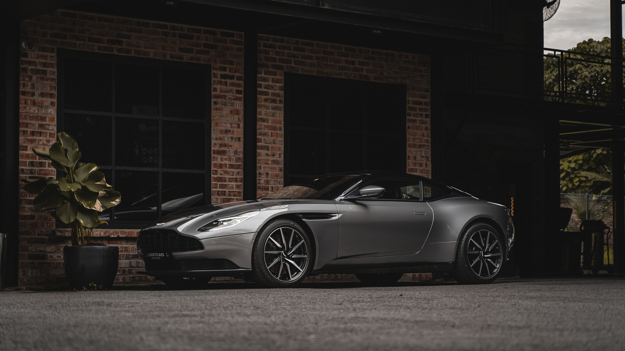 Aston Martin DB11 V12 2018